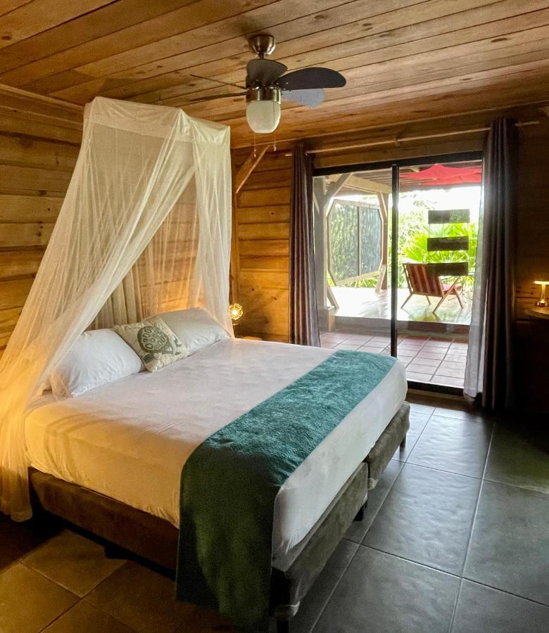 Eden Jungle Lodge Bocas Town Exterior foto
